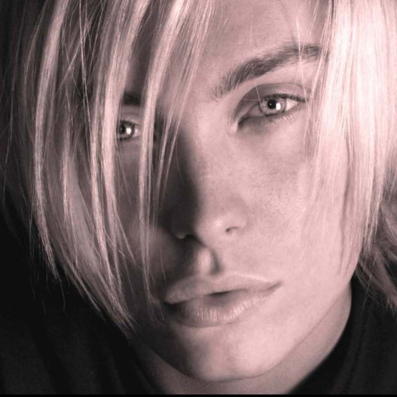 Androjen Model Robert Garth