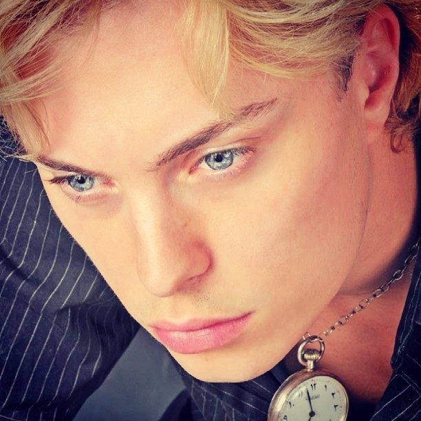 Androjen Model Robert Garth