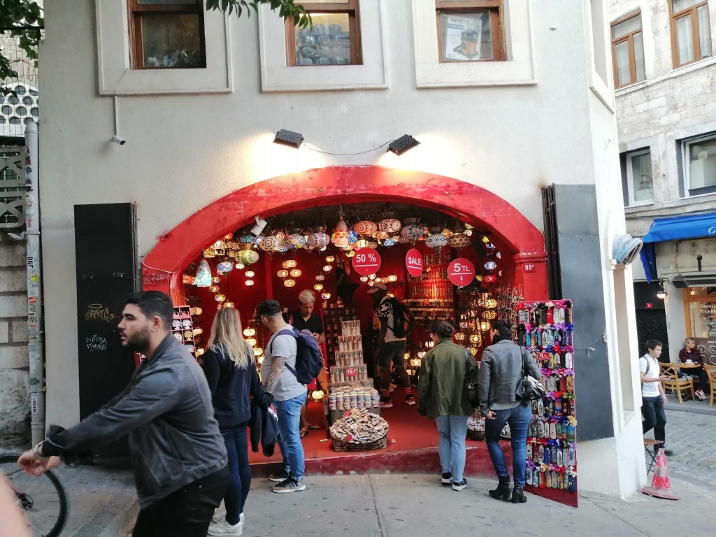 Galata kulesi civarı