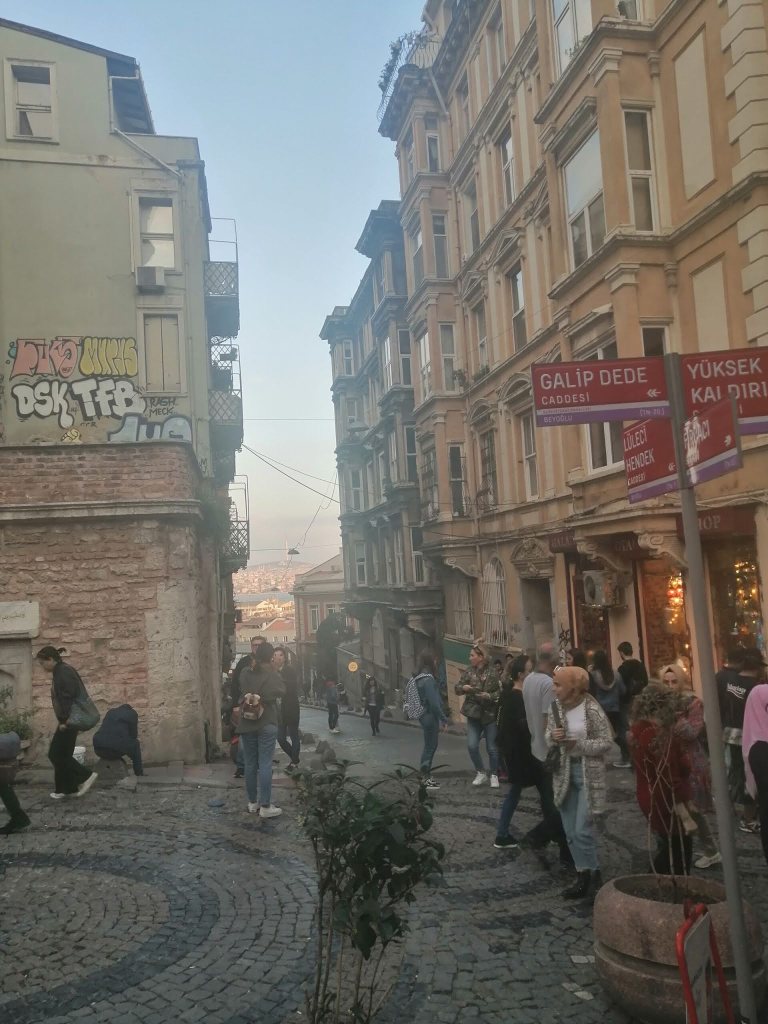 Galata kulesi civarı