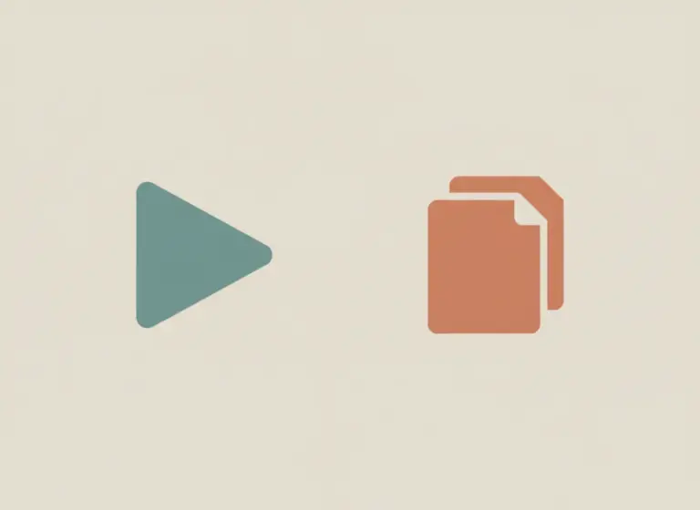 Video oynatma simgesi ve döküman yığını simgesi, soyut karşılaştırma illustrasyonu